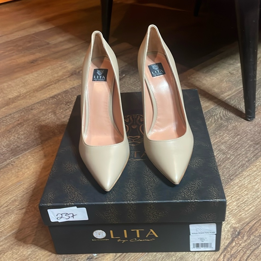 LITA by Ciarra point toe pumps, solid color sand new in box